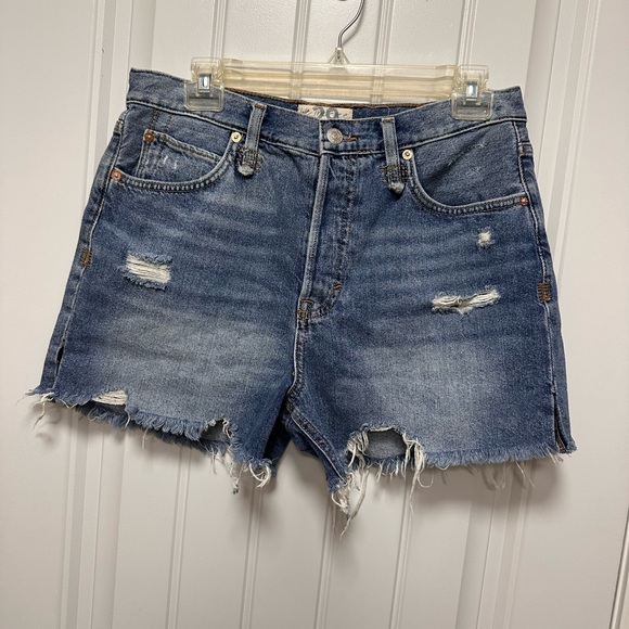 We The Free Distressed Jean Shorts Size 29 Great Condition - Picture 1 of 5